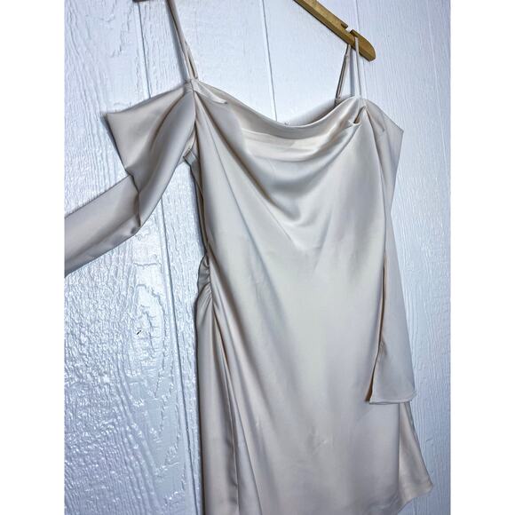 EVER NEW Evangelina Draped Whited Satin Cold Shoulder Dress US 4 NWT - Picture 6 of 16